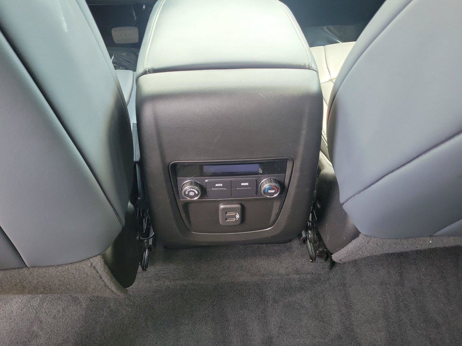 Used 2023 Buick Enclave Essence AWD/4WD image 11