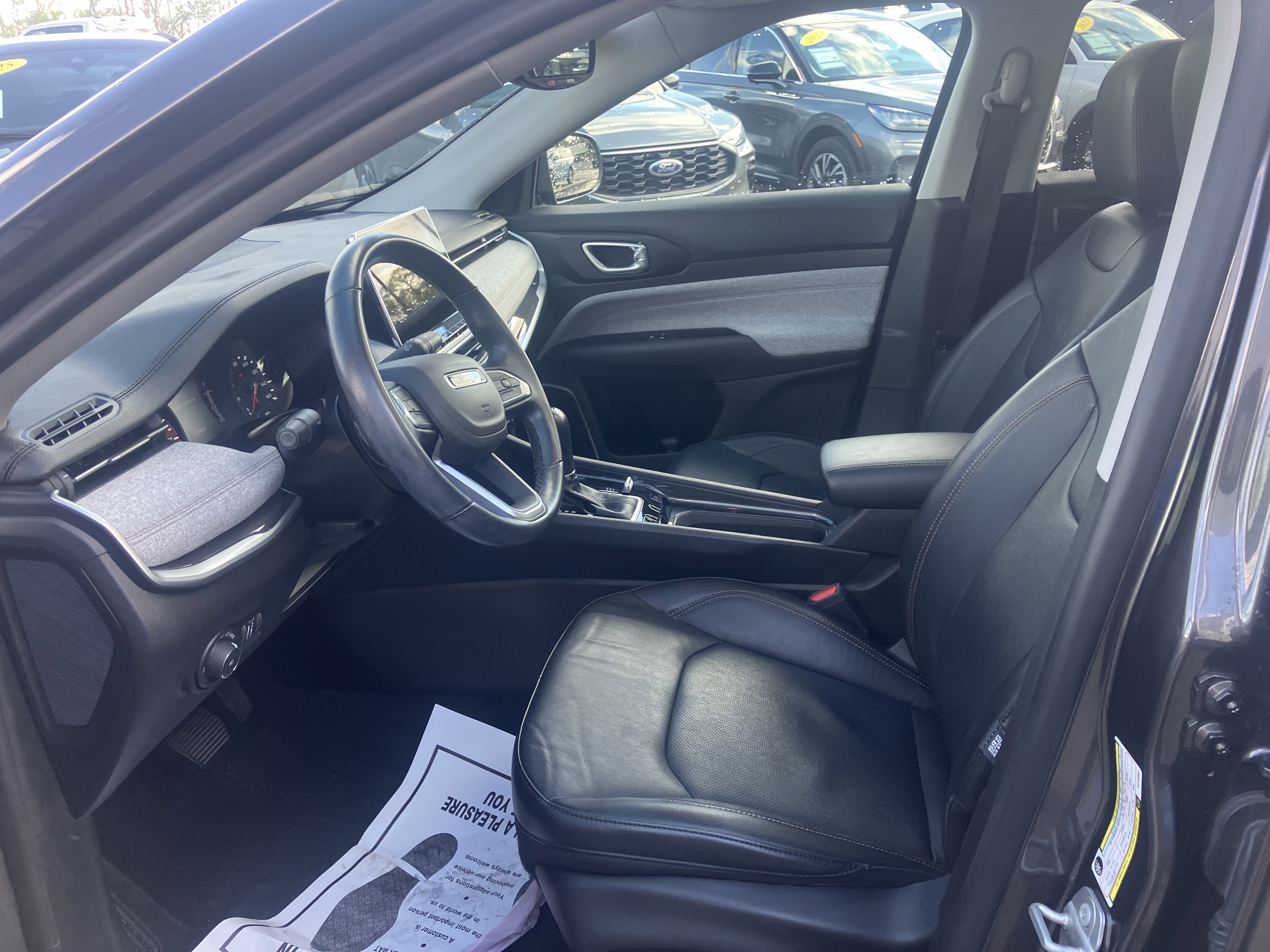 Used 2022 Jeep Compass Latitude w/ Sun and Sound Group AWD/4WD image 18