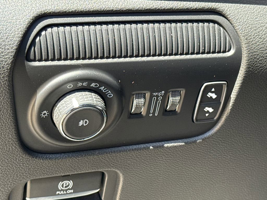 Used 2024 Jeep Wagoneer Series II w/ Flexible Seating Group image 23