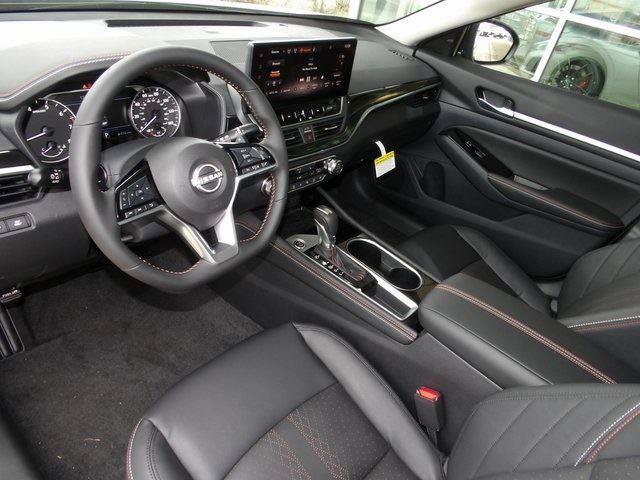 Used 2025 Nissan Altima 2.5 SR w/ SR Premium Package FWD image 13