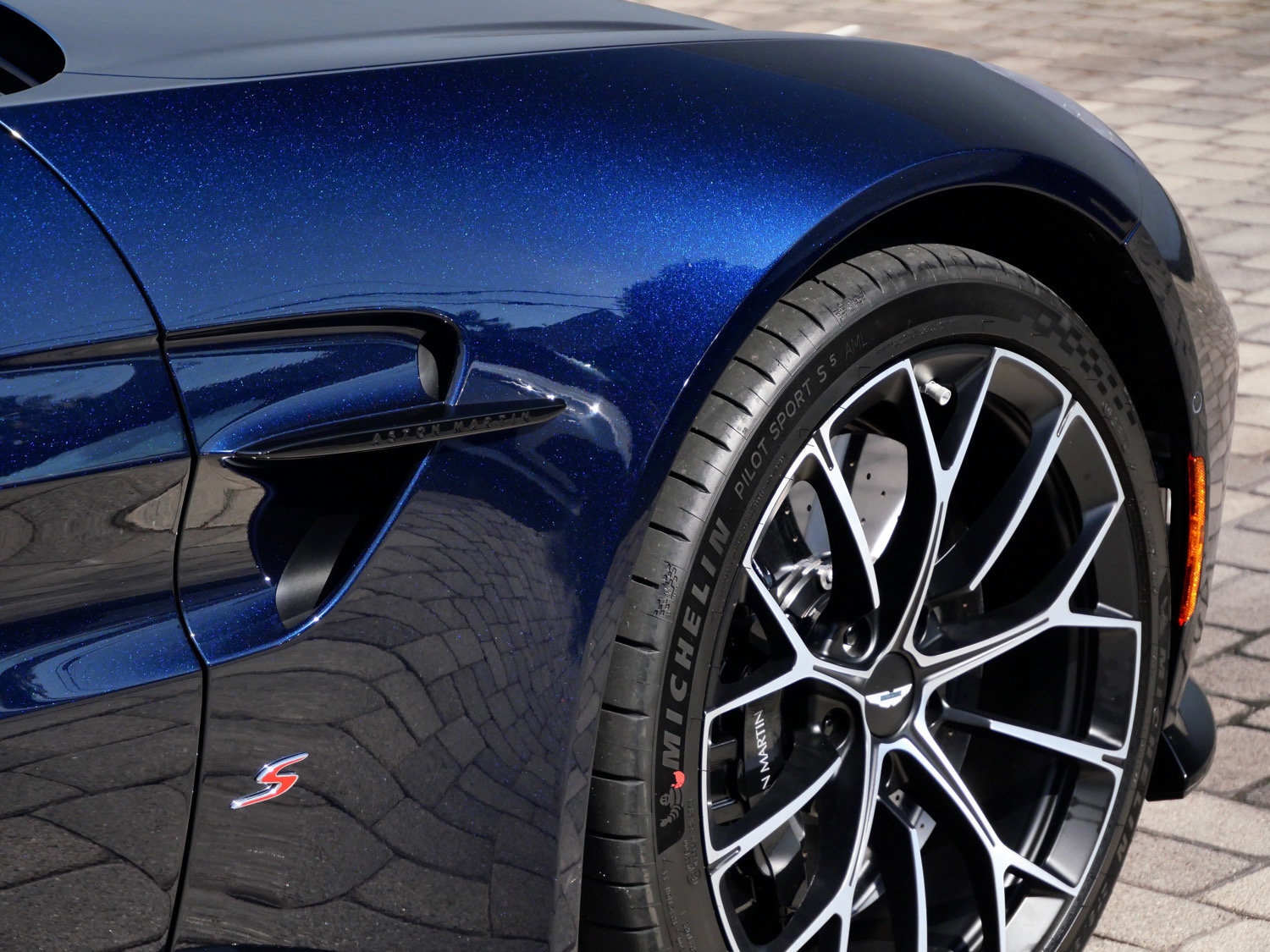 New 2026 Aston Martin V8 Vantage S RWD image 9