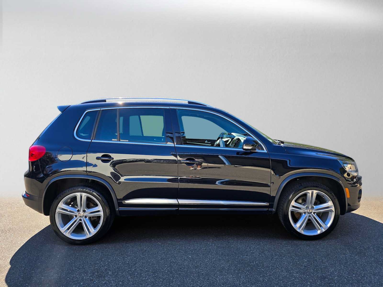 Used 2014 Volkswagen Tiguan R-Line AWD/4WD image 2