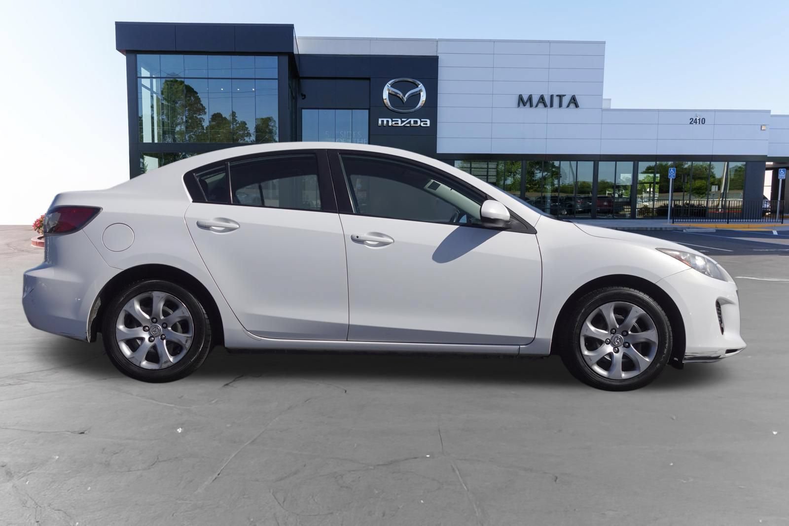Used 2013 MAZDA MAZDA3 i SV FWD image 2