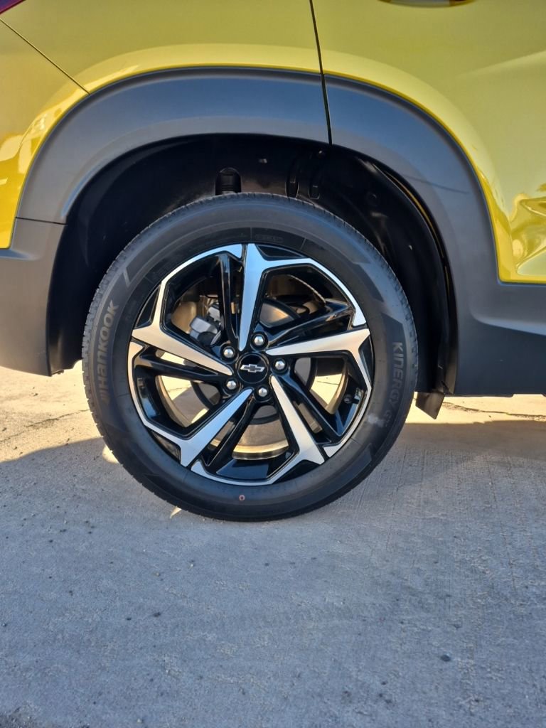 Used 2023 Chevrolet TrailBlazer RS w/ Sun and Liftgate Package FWD image 12