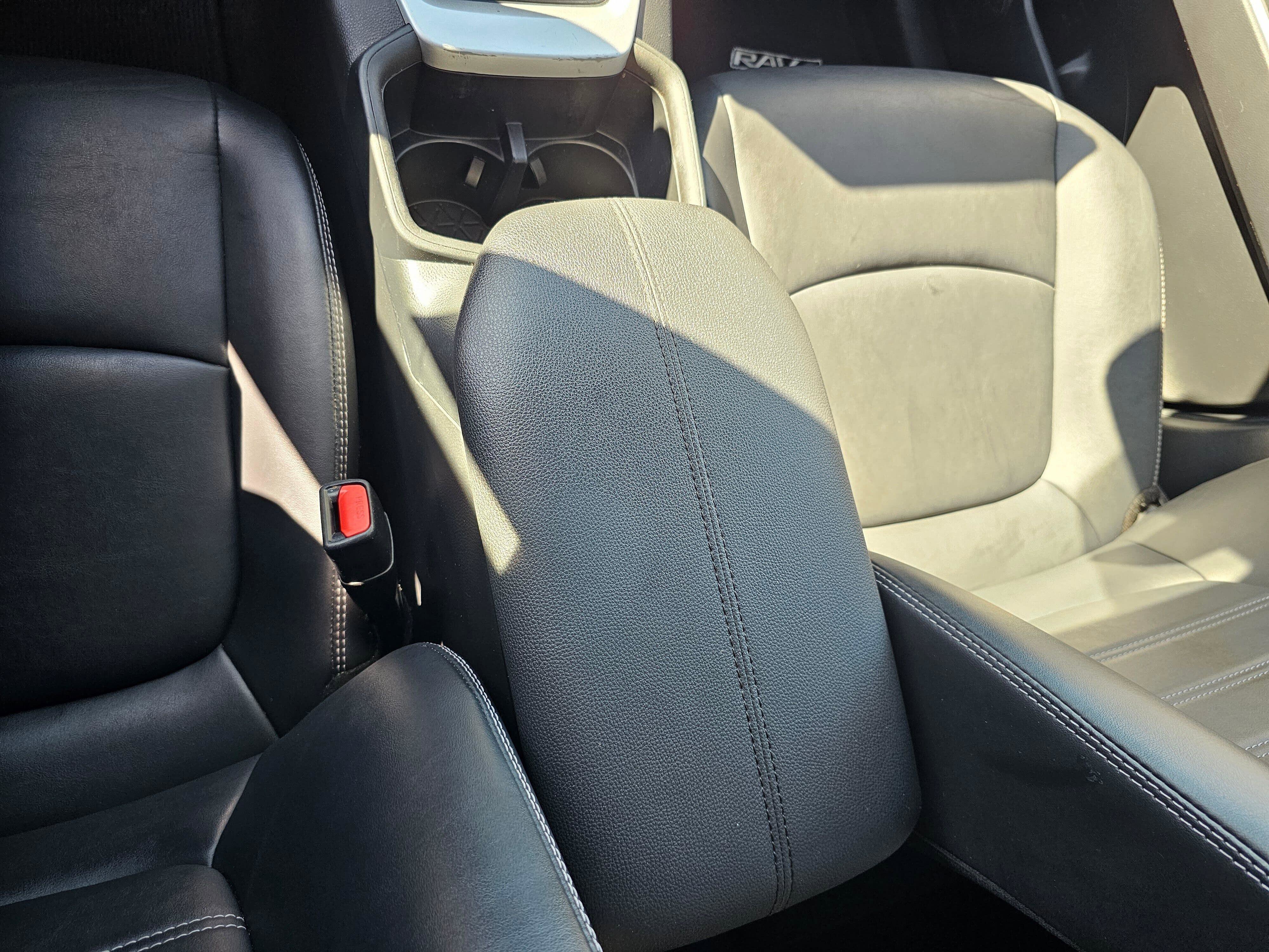 Used 2023 Toyota RAV4 XLE Premium image 29