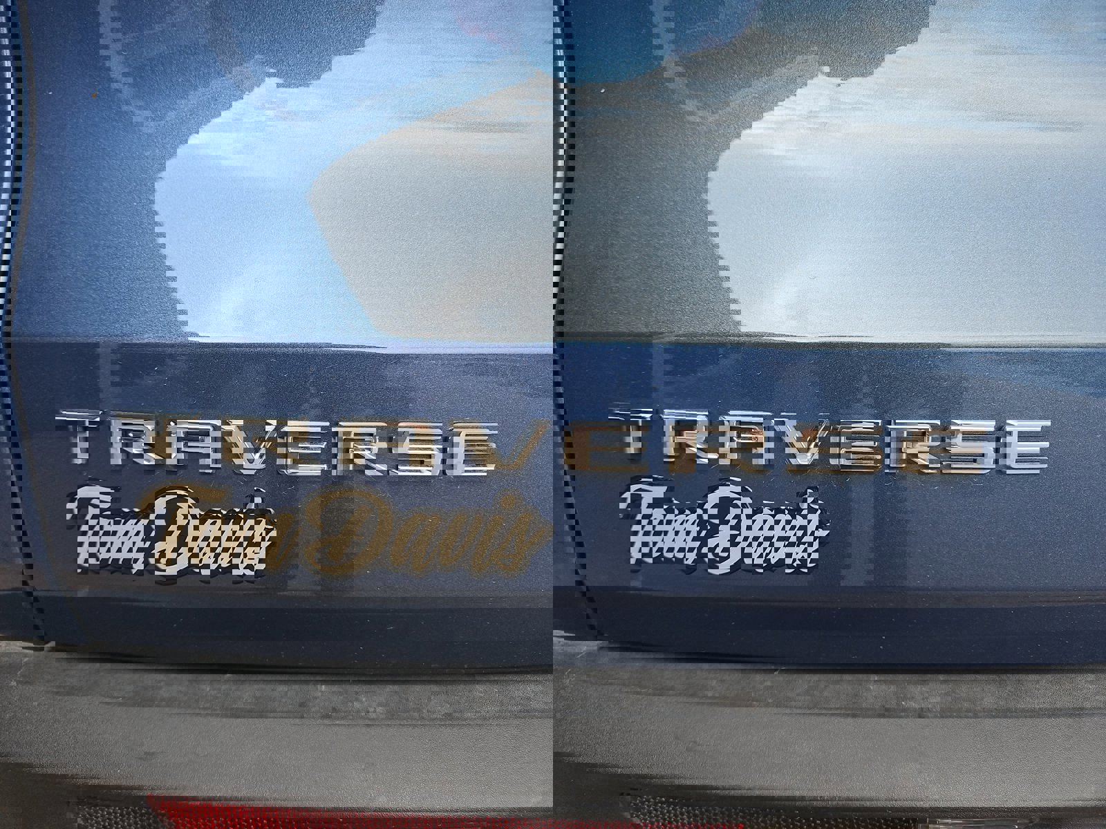 Used 2025 Chevrolet Traverse LT image 25