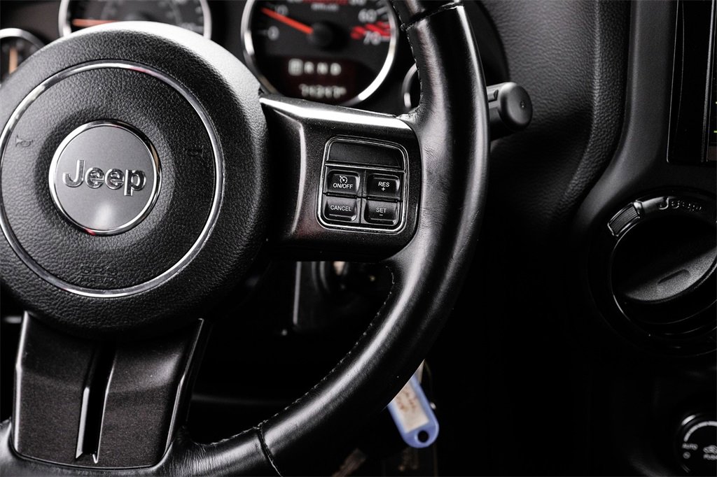 Used 2017 Jeep Wrangler Unlimited Rubicon image 14