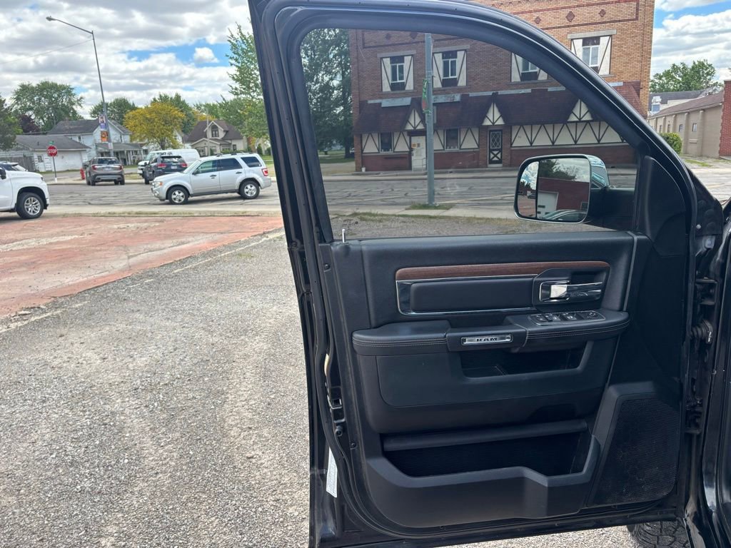 Used 2016 RAM 1500 Laramie AWD/4WD image 9