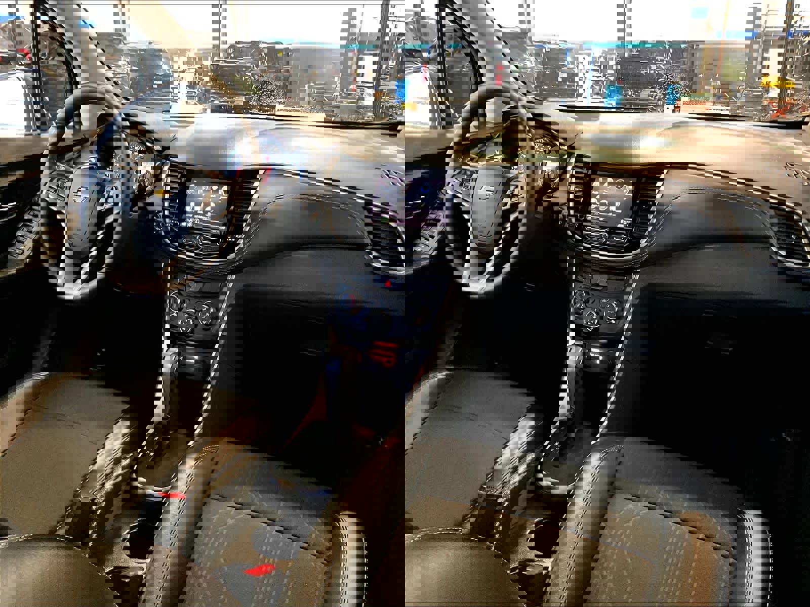 Used 2022 Chevrolet Trax LT w/ LT Convenience Package image 14