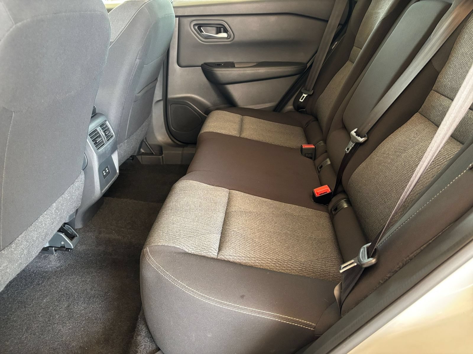 Used 2025 Nissan Rogue SV AWD/4WD image 27