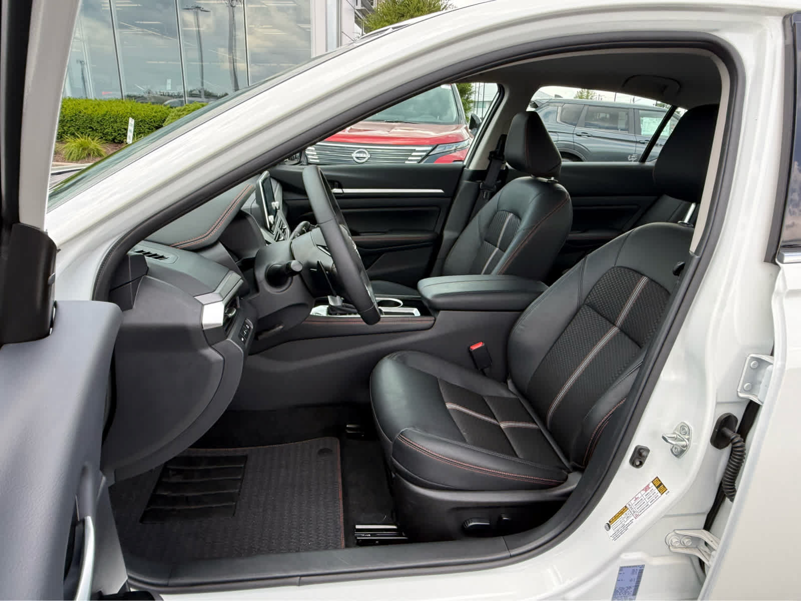 Used 2025 Nissan Altima 2.5 SR FWD image 13