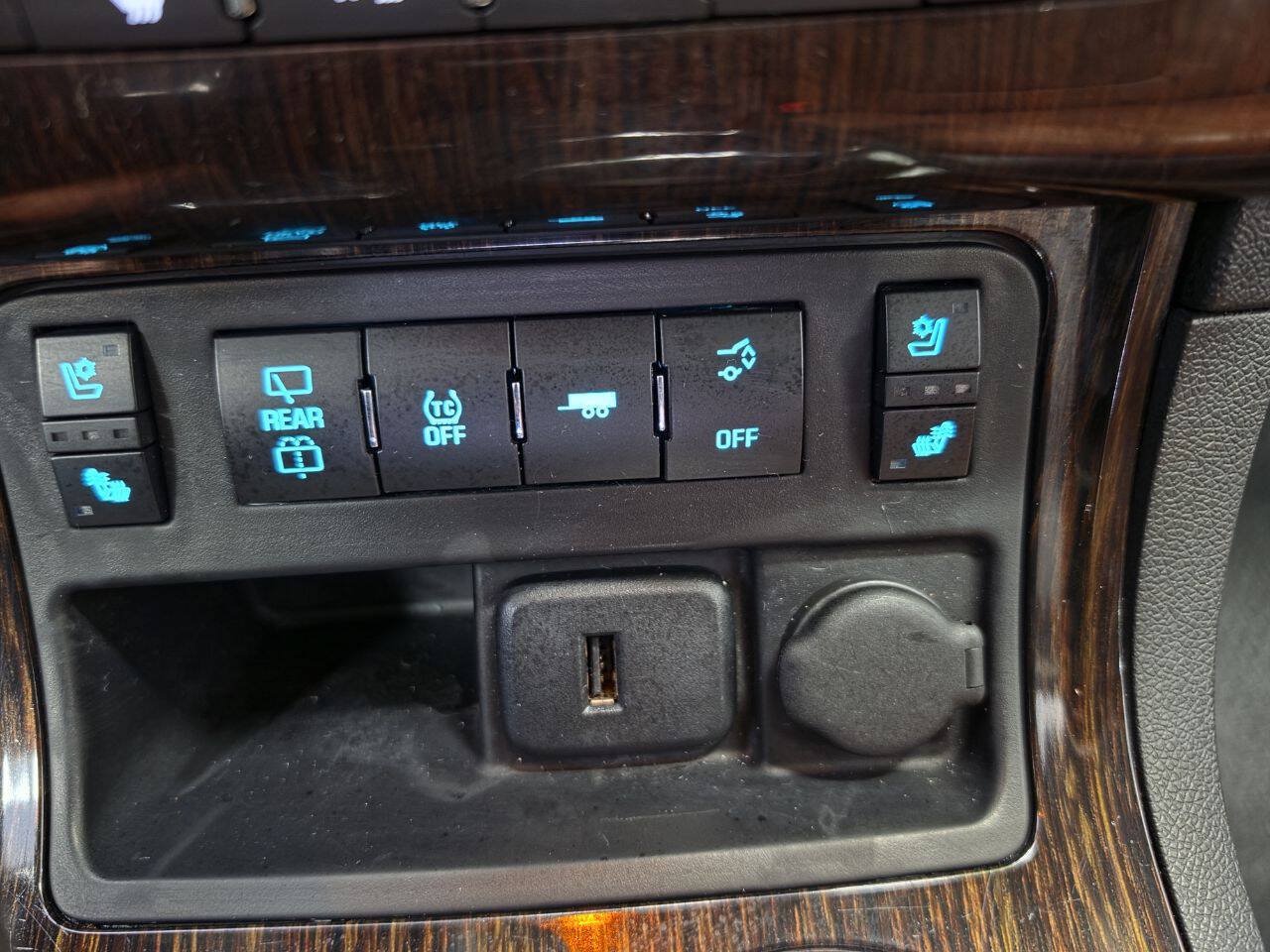 Used 2016 Chevrolet Traverse LTZ FWD image 25