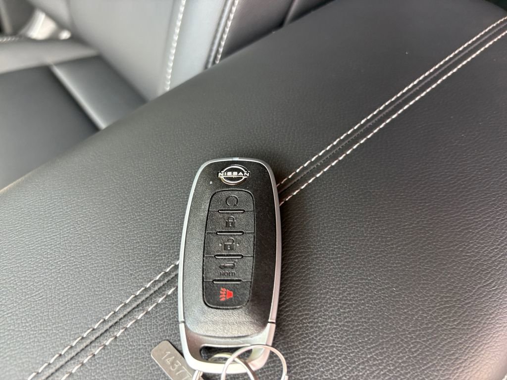 Used 2025 Nissan Murano SV AWD/4WD image 32