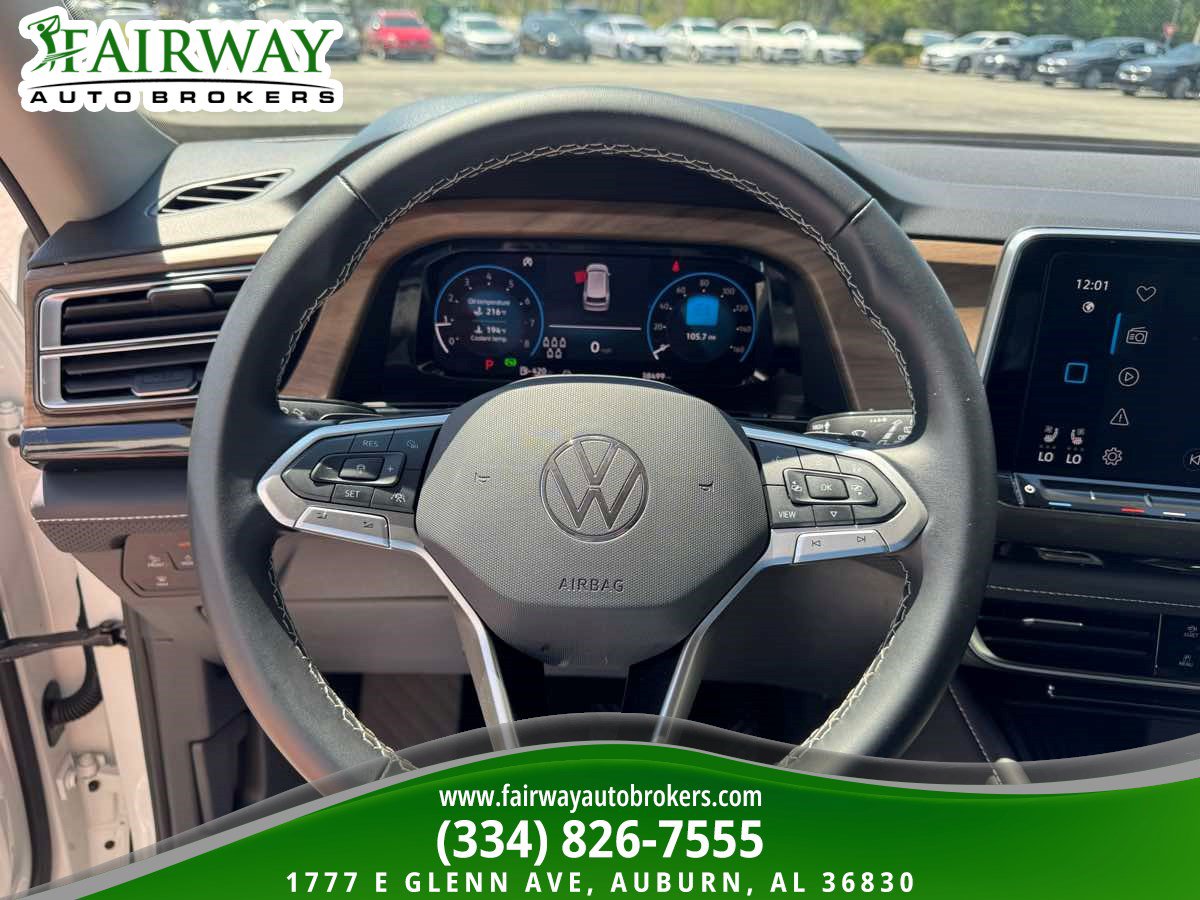 Used 2025 Volkswagen Atlas SE AWD/4WD image 19