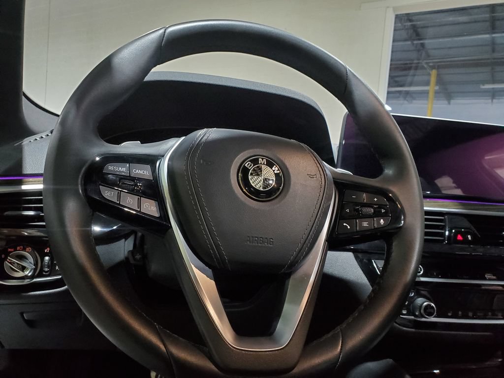 Used 2021 BMW 530e w/ Parking Assistance Package RWD image 29