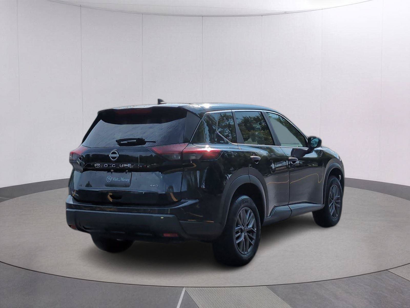 Used 2024 Nissan Rogue S AWD/4WD image 6