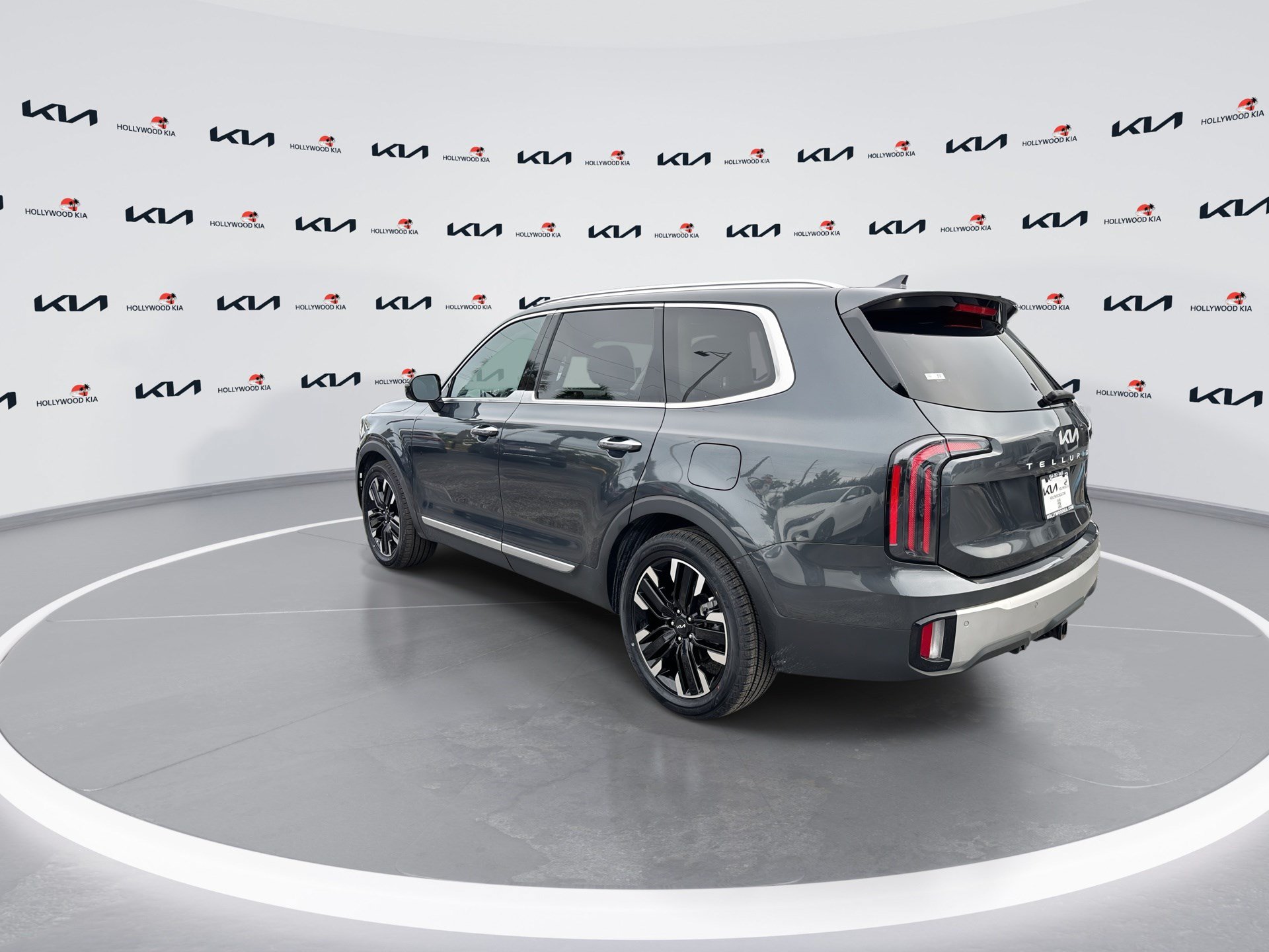 Certified 2024 Kia Telluride SX w/ Towing Package AWD/4WD image 6