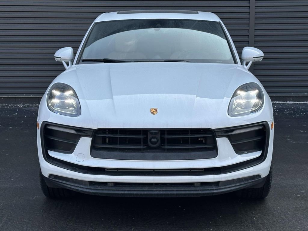 Certified 2025 Porsche Macan image 8