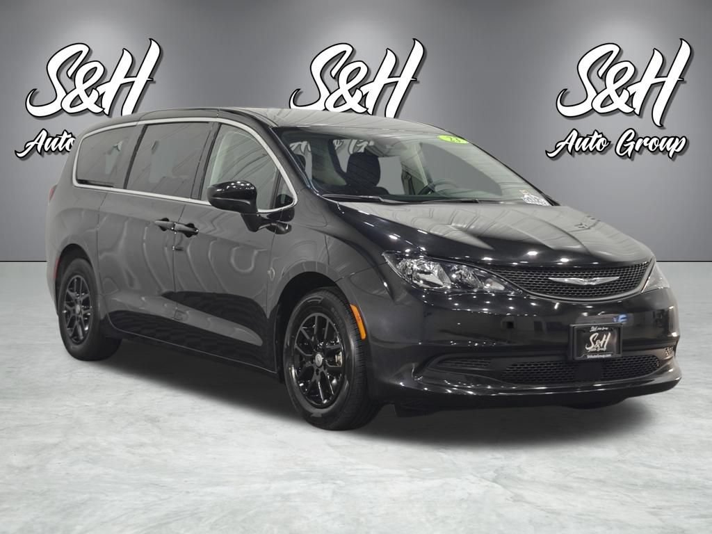 Used 2023 Chrysler Voyager LX FWD image 2