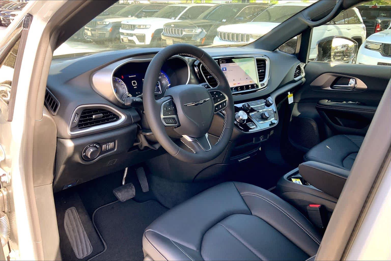New 2026 Chrysler Voyager LX FWD image 6