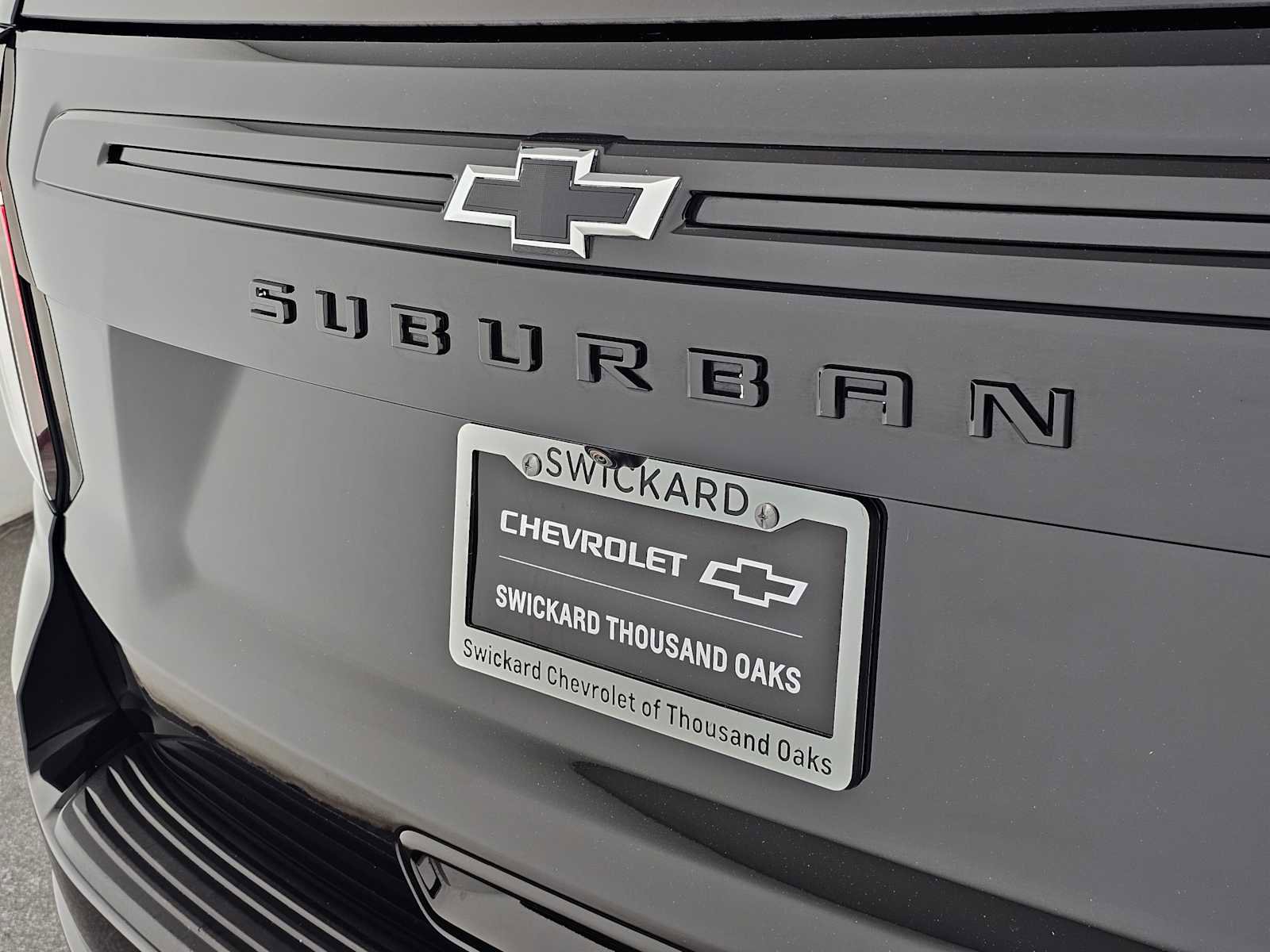 Used 2024 Chevrolet Suburban RST w/ Luxury Package image 14