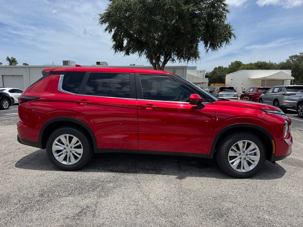 New 2025 Mitsubishi Outlander ES image 9