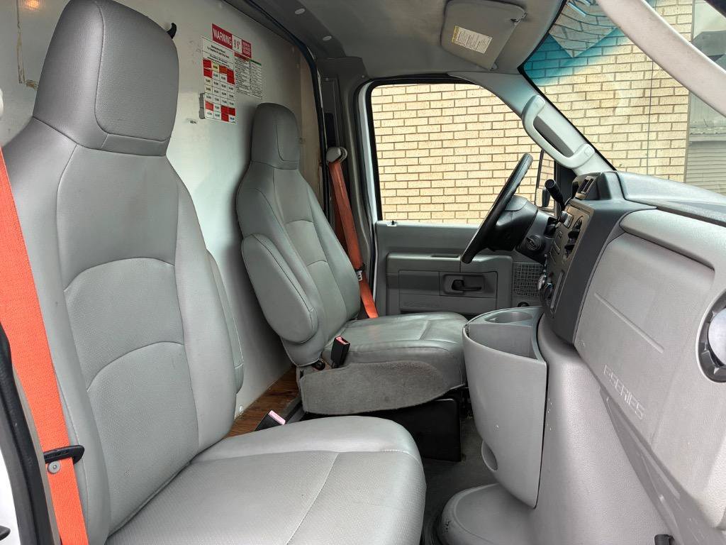 Used 2015 Ford E-350 and Econoline 350 Super Duty RWD image 12