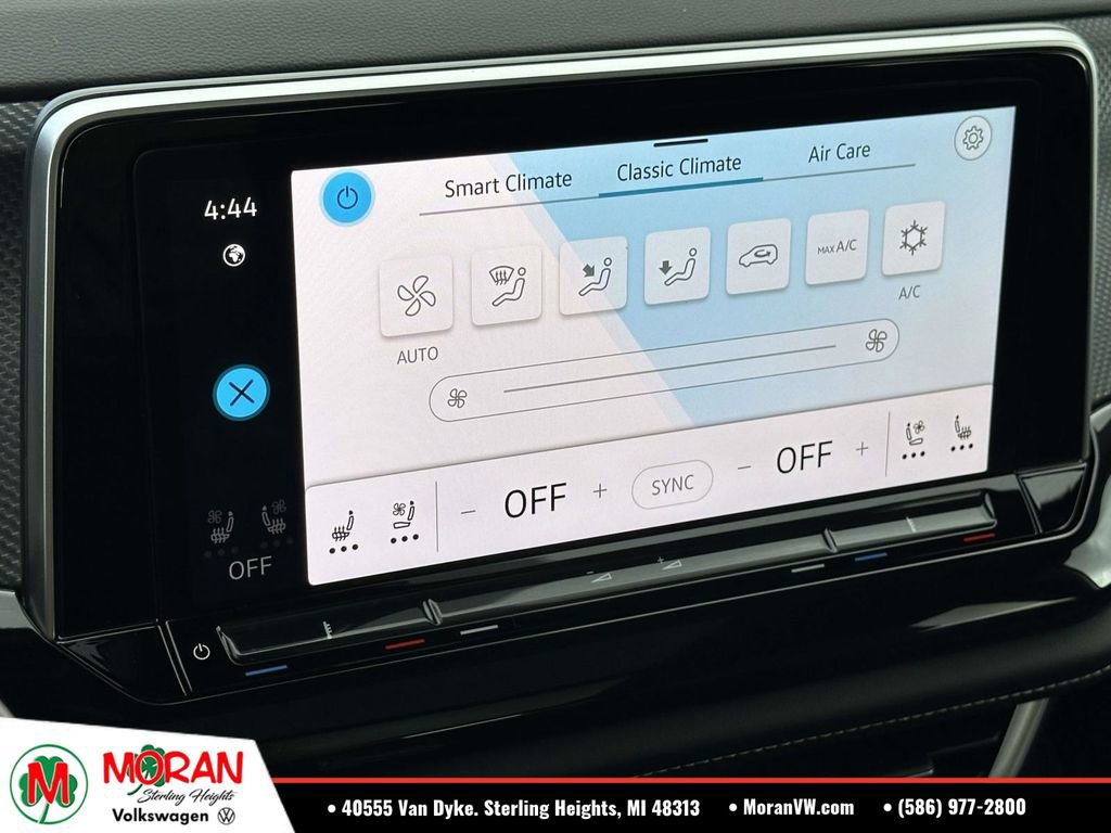Certified 2025 Volkswagen Atlas Cross Sport SEL R-Line AWD/4WD image 30