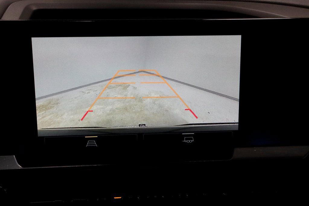 Used 2023 Chevrolet Silverado 1500 LT image 2