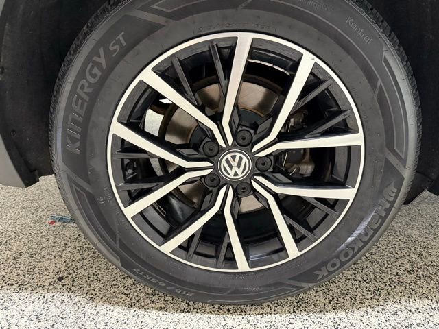 Used 2021 Volkswagen Tiguan SE image 21