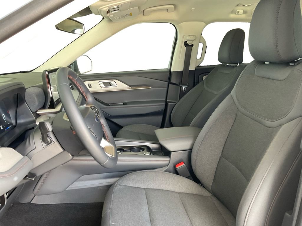 Used 2026 Ford Explorer Active RWD image 9