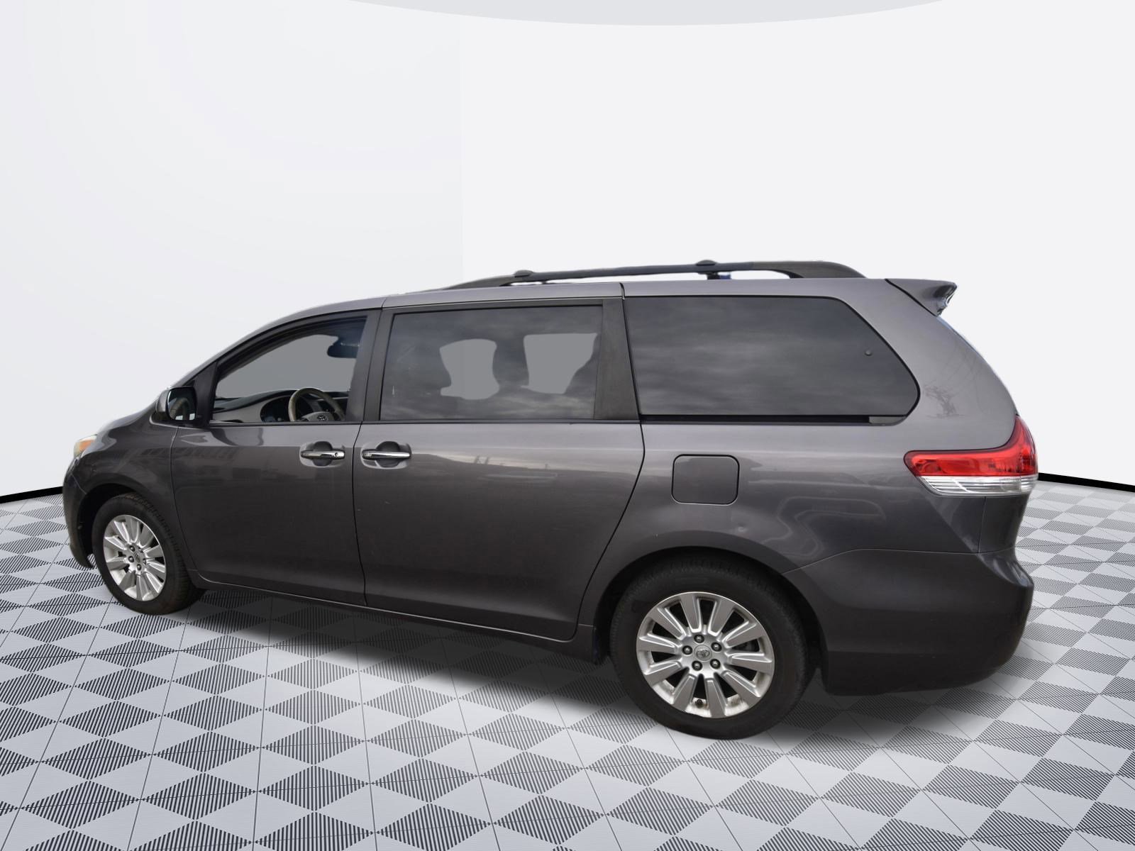Used 2012 Toyota Sienna XLE w/ XLE Navigation Pkg AWD/4WD image 5