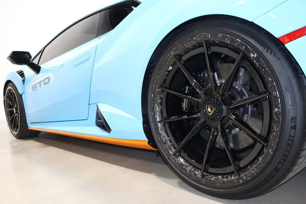 Used 2021 Lamborghini Huracan STO image 11