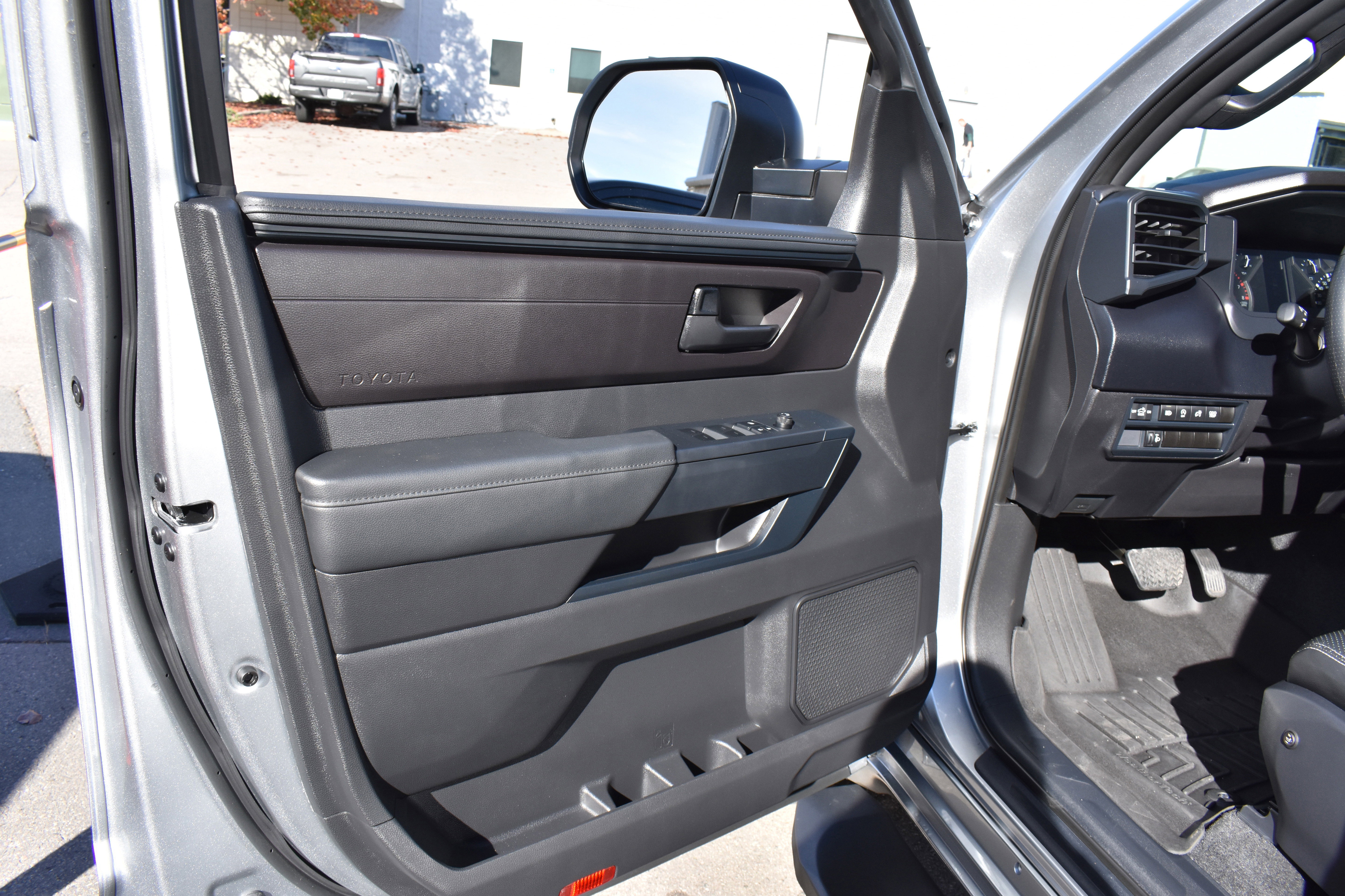 Used 2025 Toyota Tundra SR image 23