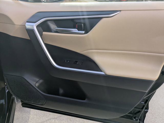 Used 2022 Toyota RAV4 XLE image 32