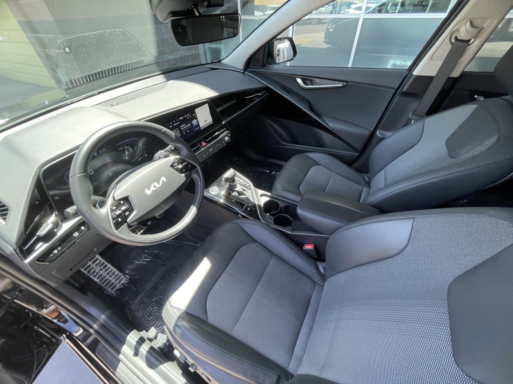 Used 2023 Kia Niro EX Touring image 16