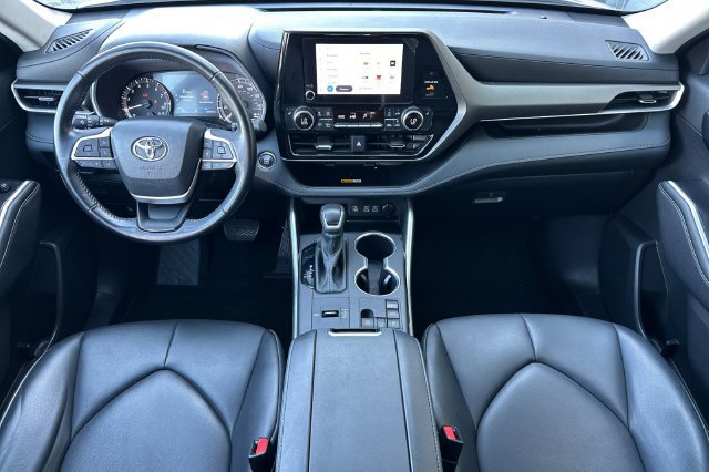 Used 2023 Toyota Highlander XLE FWD image 15