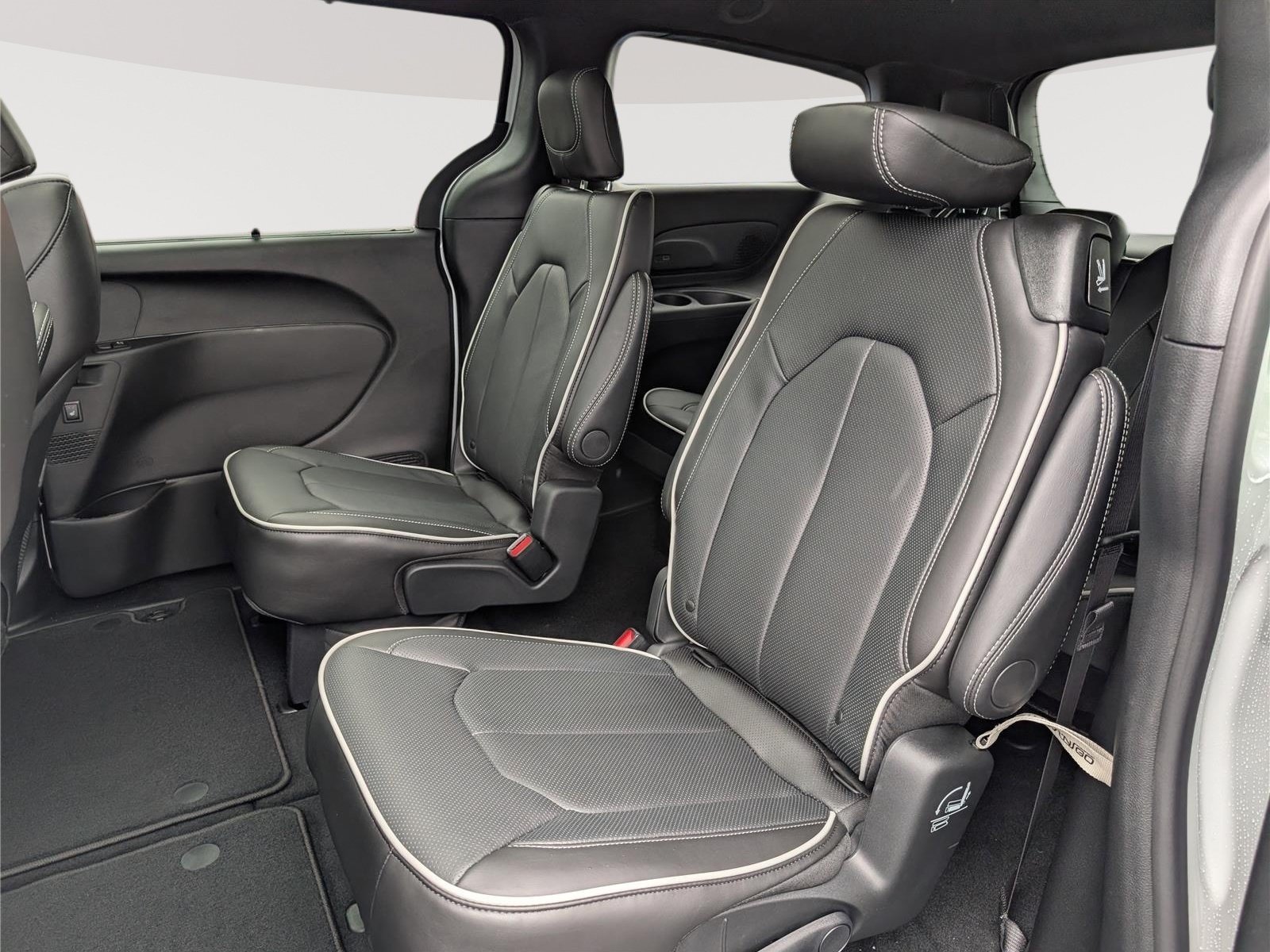 New 2027 Chrysler Pacifica Limited FWD image 12