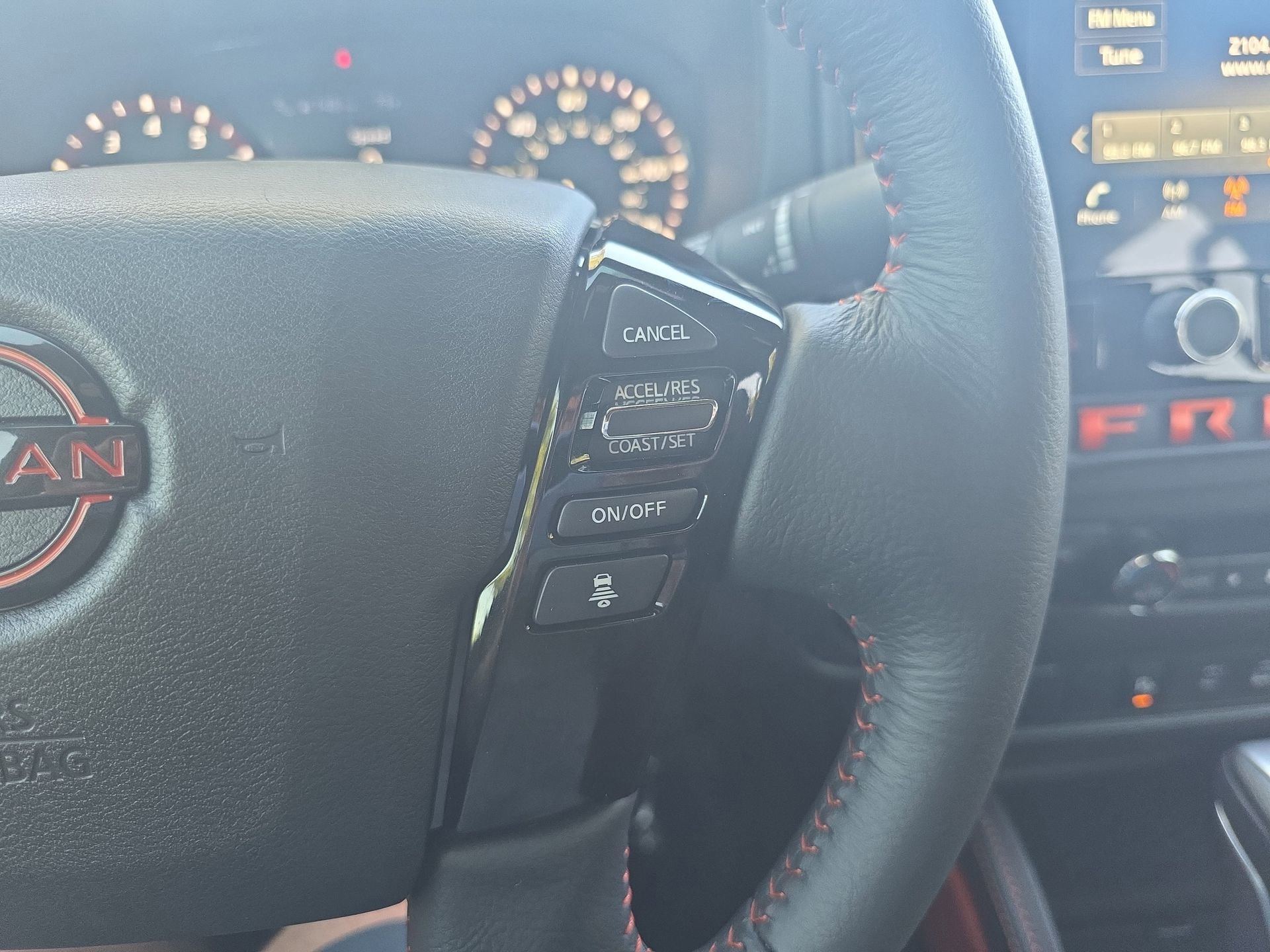 Used 2025 Nissan Frontier PRO-4X AWD/4WD image 18