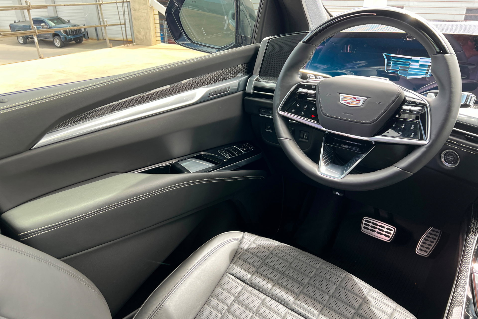 Certified 2025 Cadillac Escalade V w/ LPO, ONYX Package AWD/4WD image 12