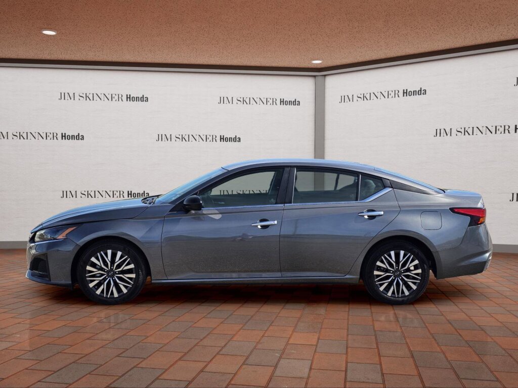 Used 2024 Nissan Altima 2.5 SV image 13