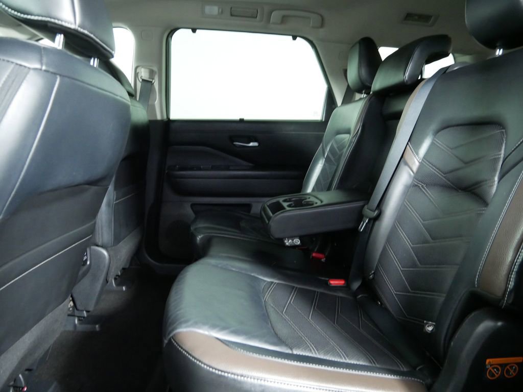 Used 2023 Nissan Pathfinder Platinum w/ Cargo Package AWD/4WD image 16