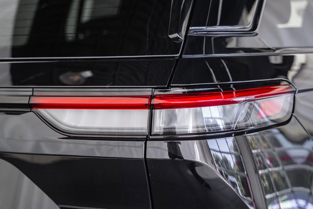 New 2025 Jeep Grand Cherokee Altitude image 6