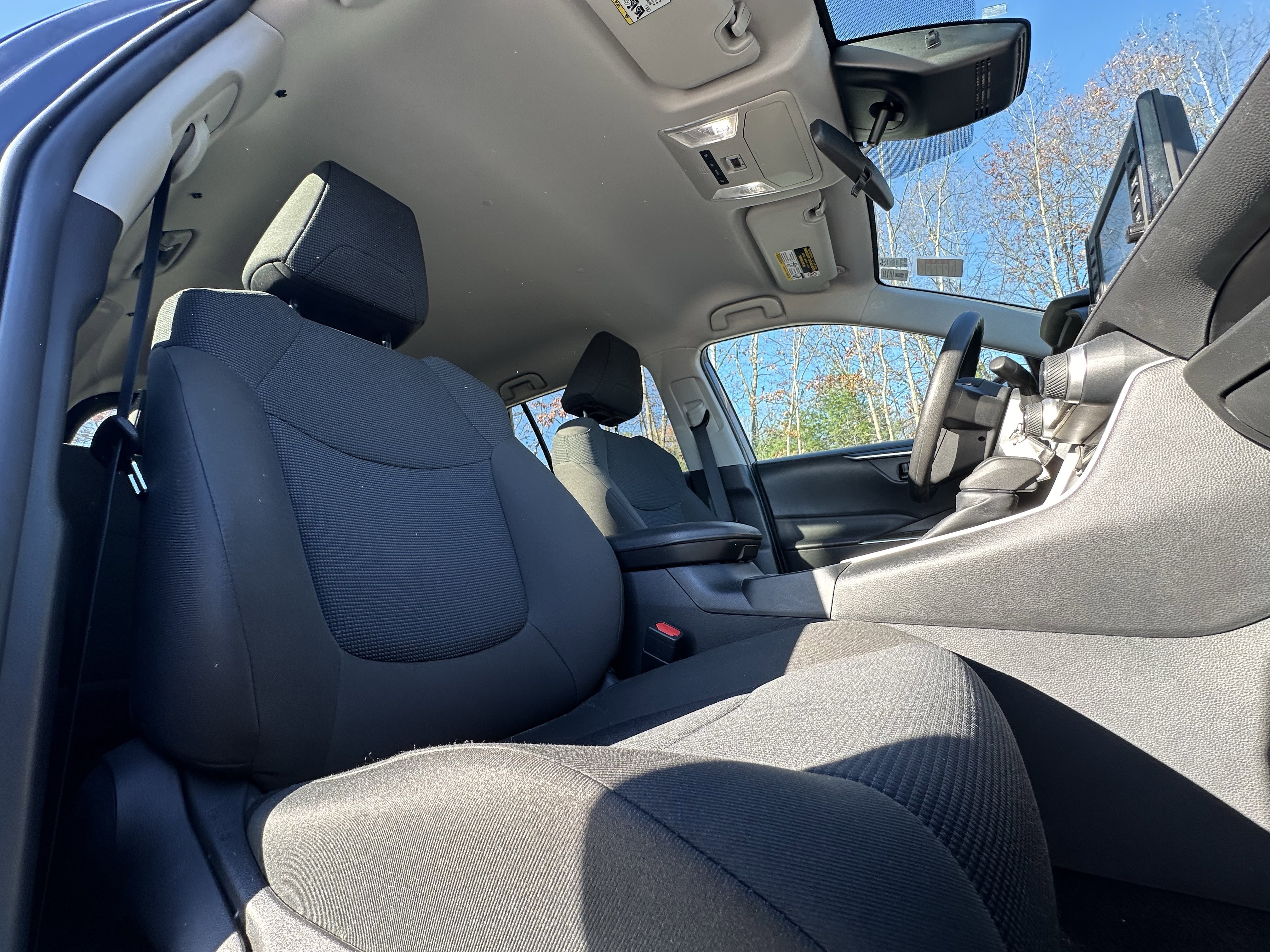 Used 2022 Toyota RAV4 LE image 22