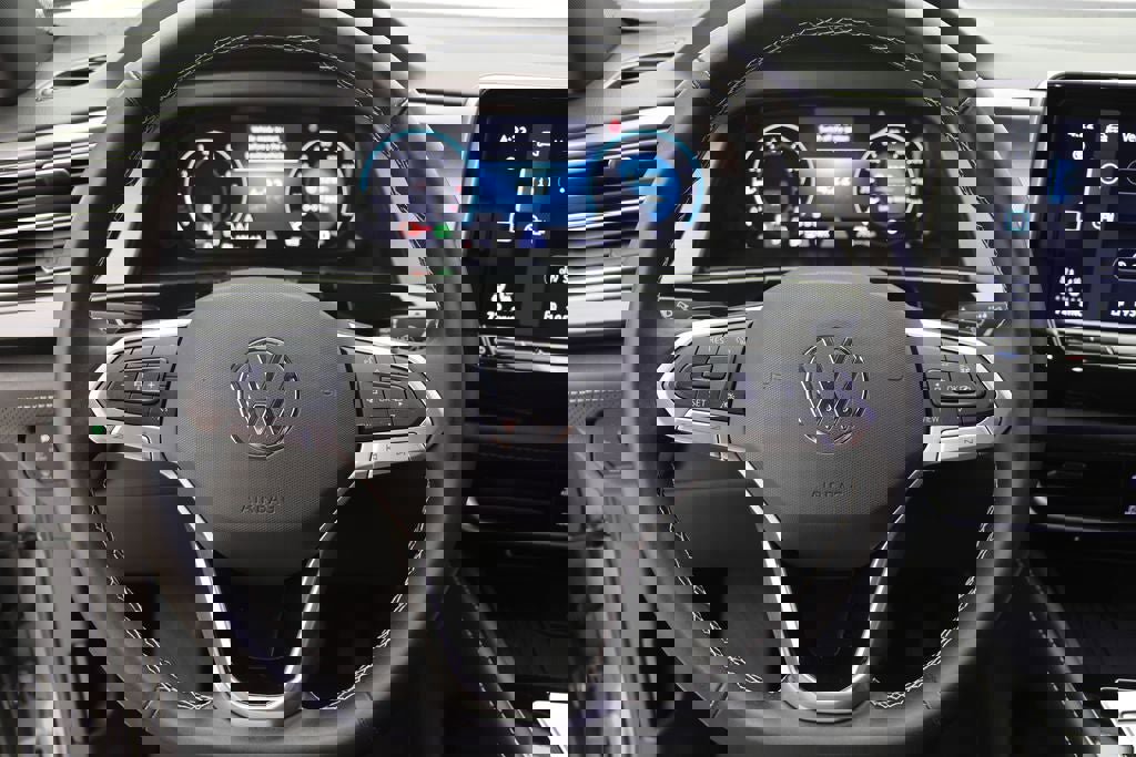 Used 2025 Volkswagen Atlas Cross Sport SE image 18