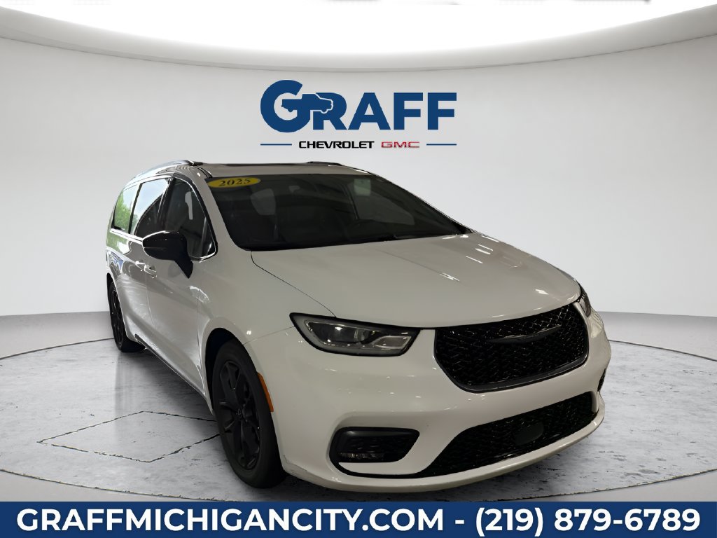Used 2025 Chrysler Pacifica Limited FWD image 7