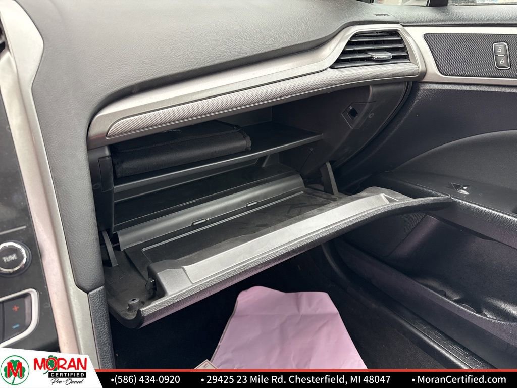 Used 2020 Ford Fusion SE image 18