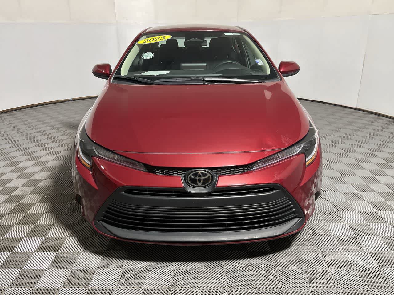 Used 2025 Toyota Corolla LE FWD image 3