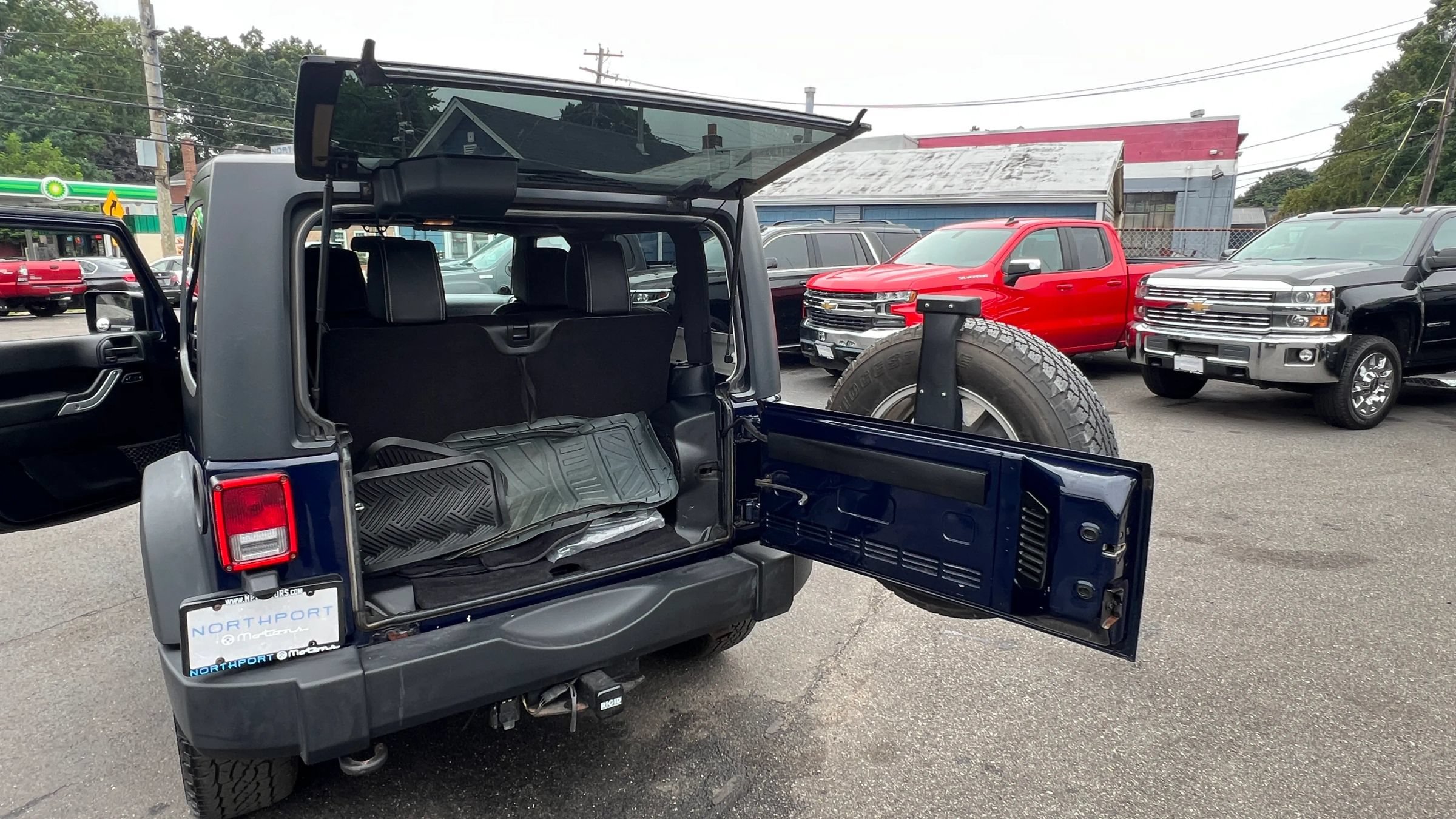 Used 2013 Jeep Wrangler Rubicon w/ Dual Top Group AWD/4WD image 21