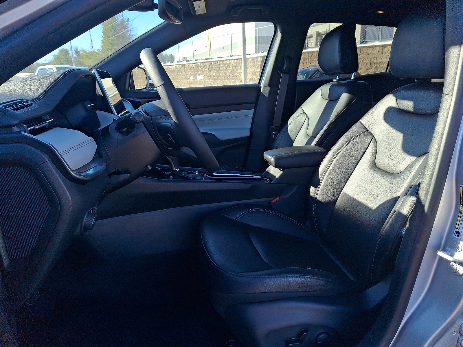 Used 2025 Jeep Compass Limited image 13